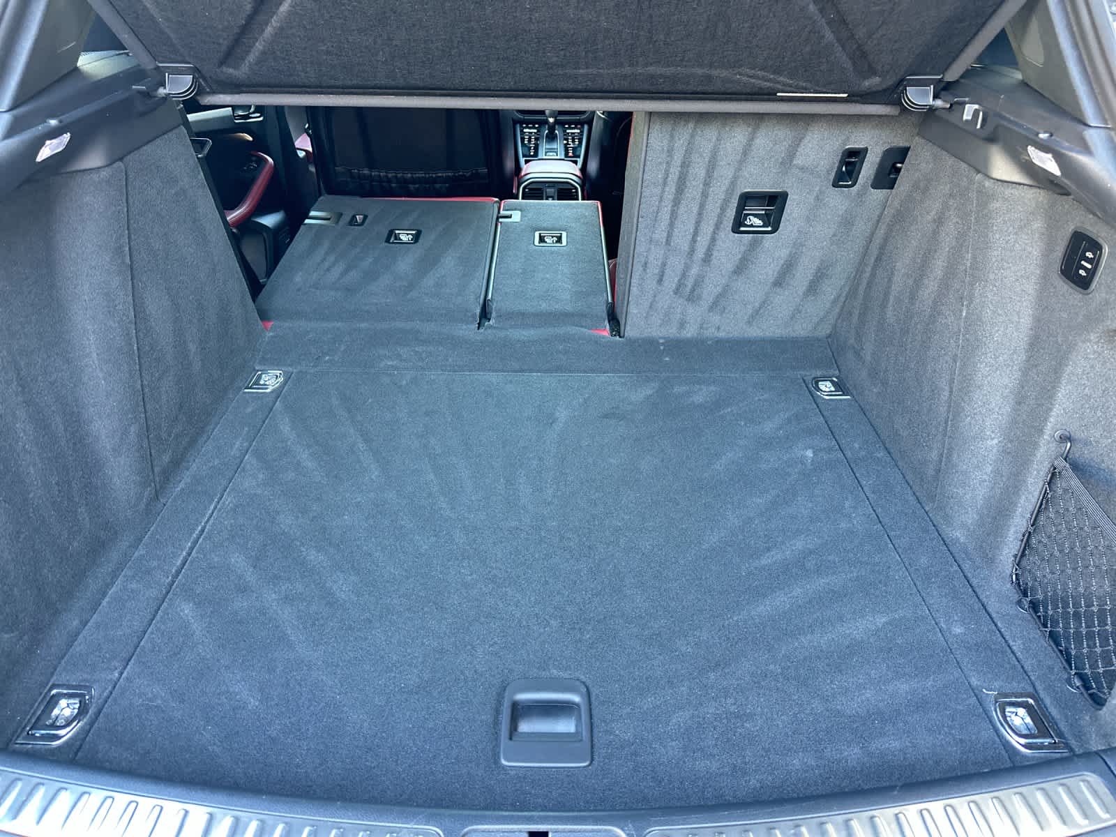 Thumbnail: 2025 Porsche Macan - 16