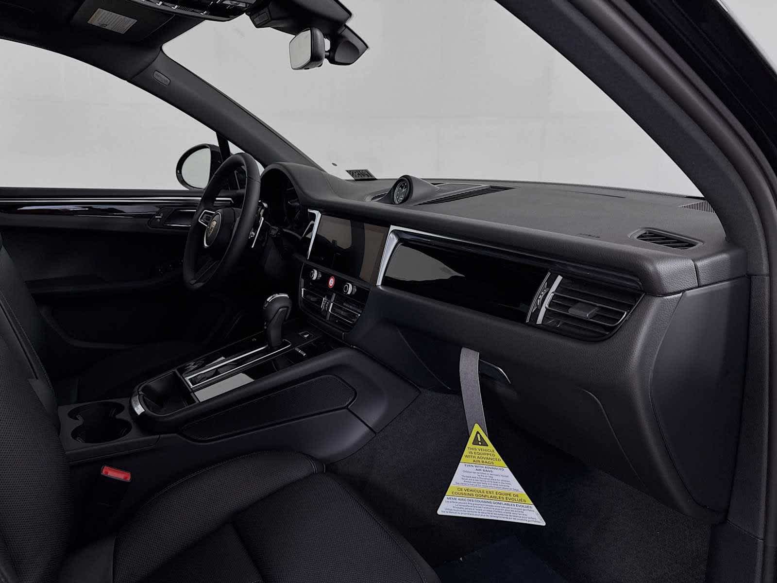 Thumbnail: 2026 Porsche Macan - 22