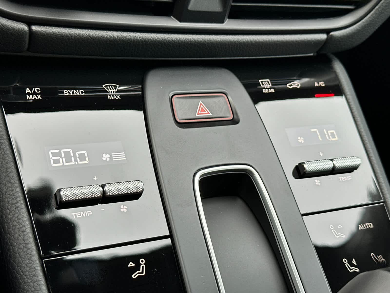 Thumbnail: 2026 Porsche Macan - 23