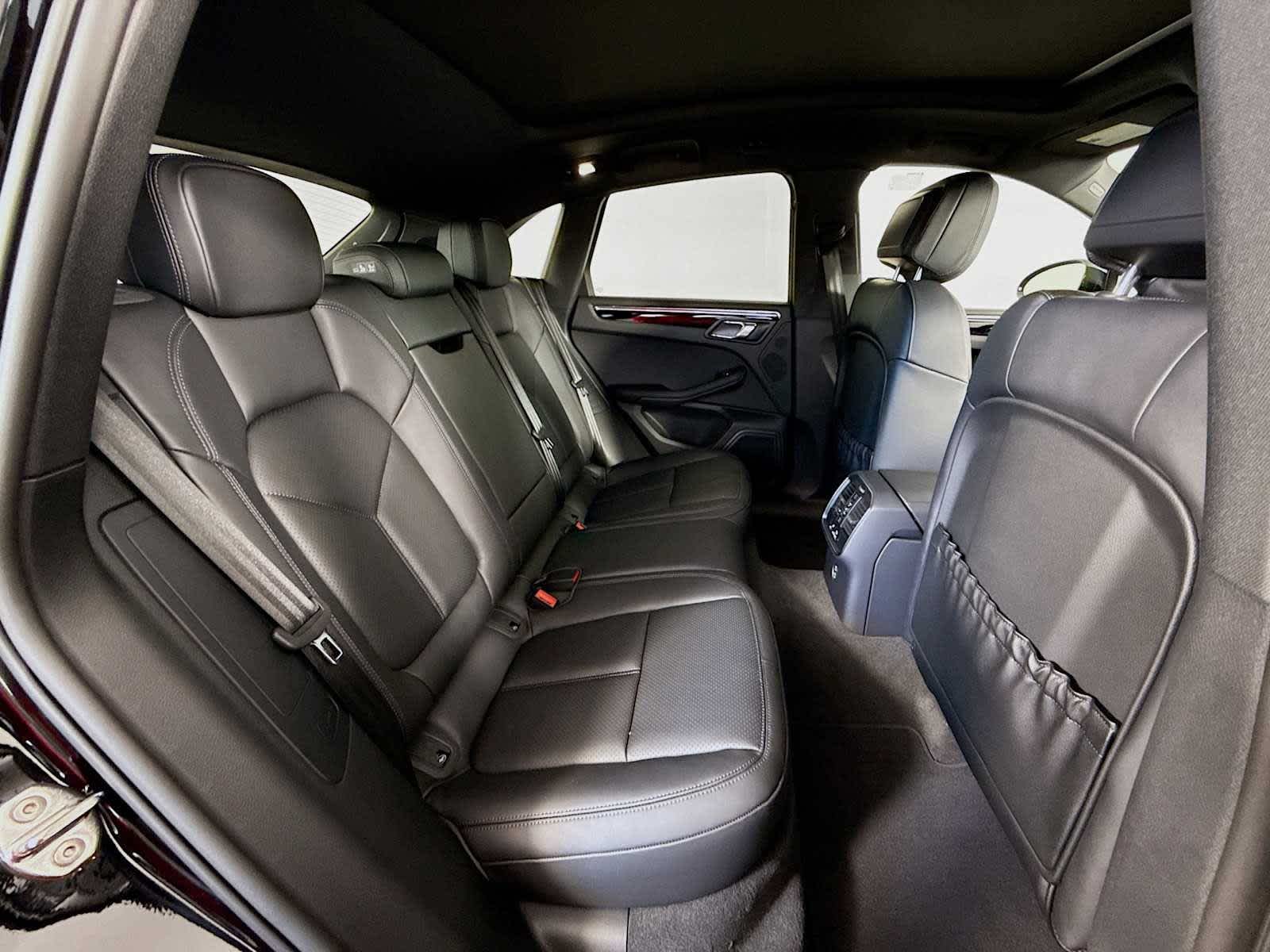 Thumbnail: 2025 Porsche Macan - 20