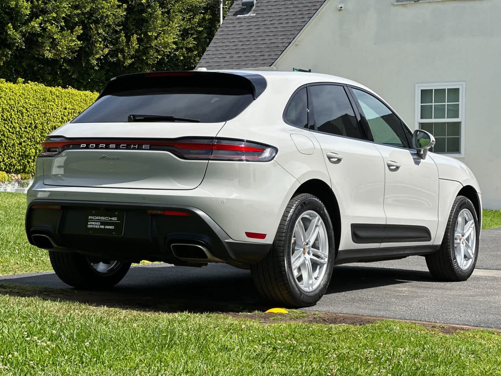 Thumbnail: 2025 Porsche Macan - 8