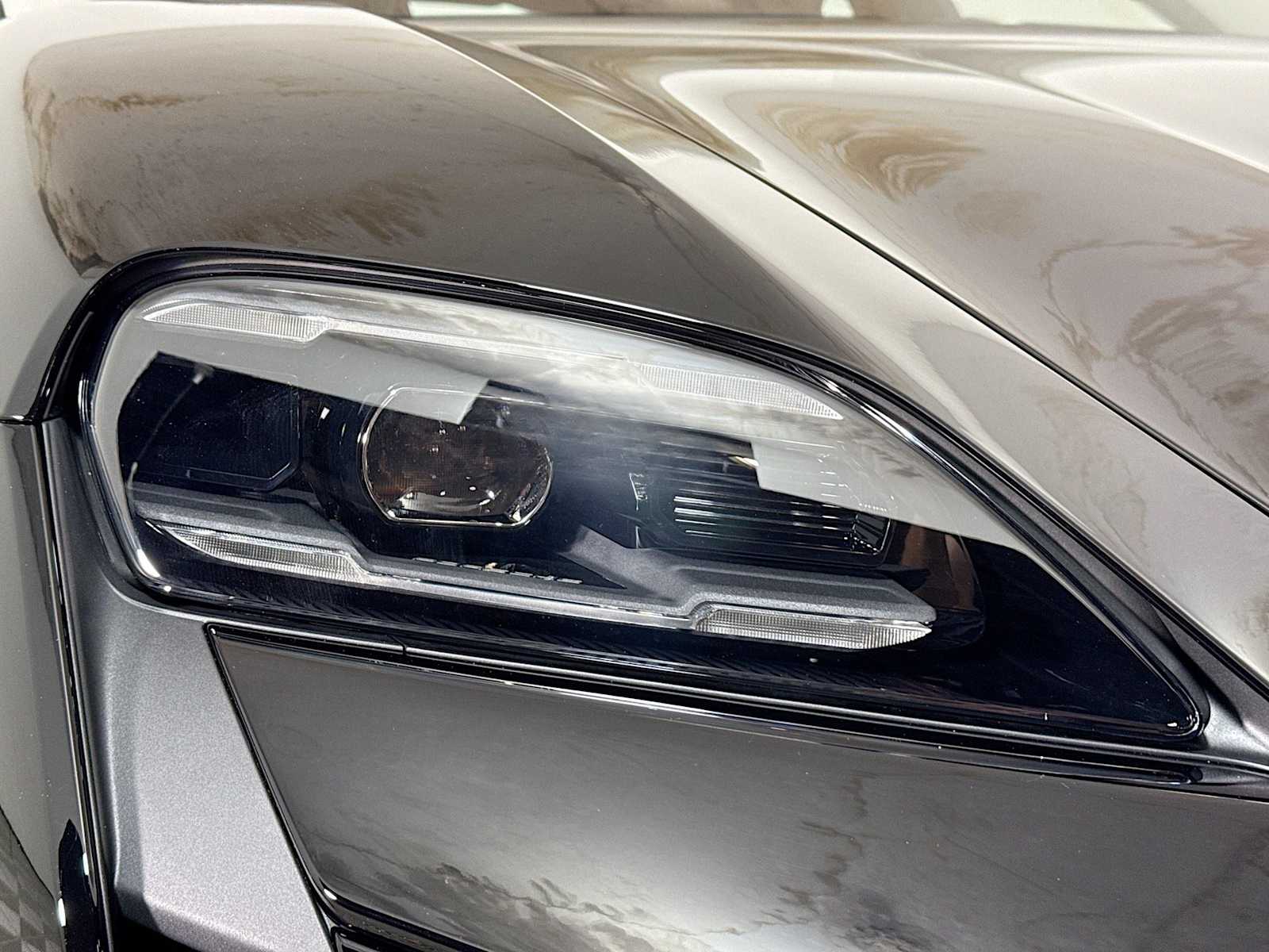 Thumbnail: 2025 Porsche Taycan - 27