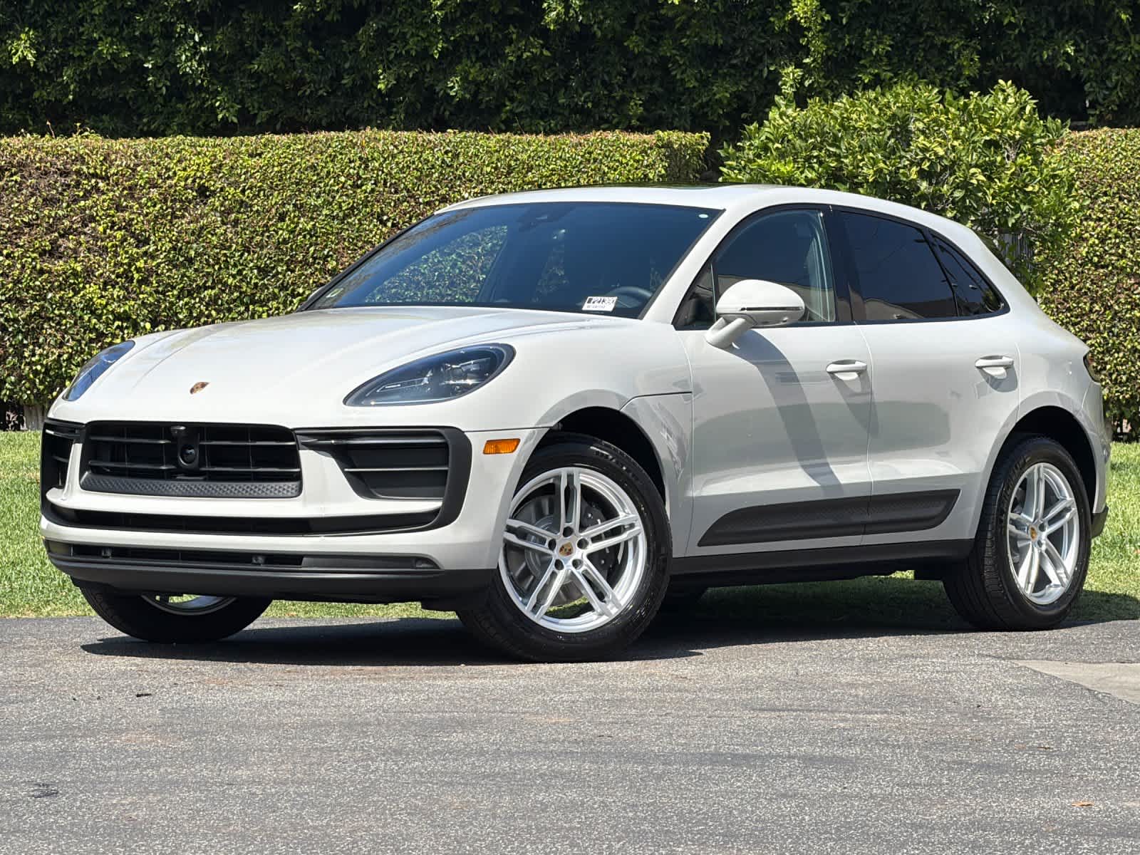 2025 Porsche Macan Base