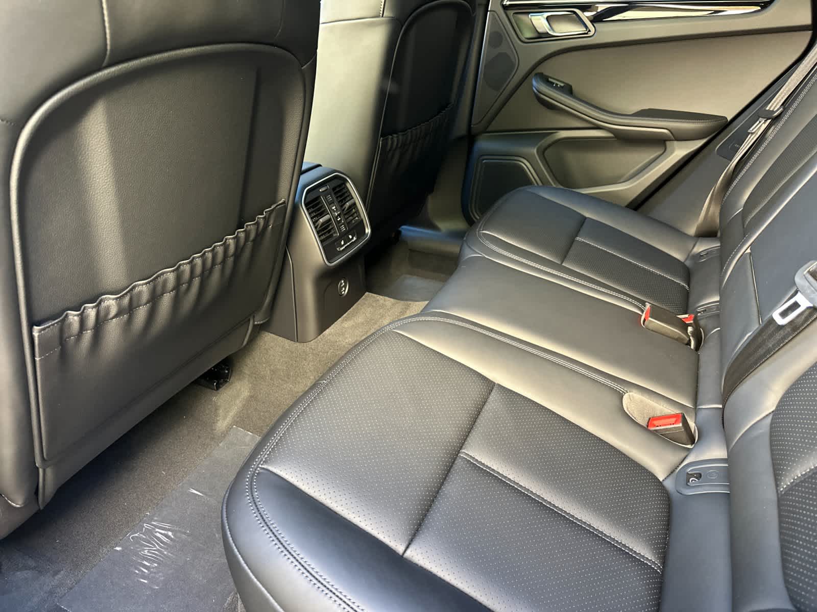 Thumbnail: 2026 Porsche Macan - 13