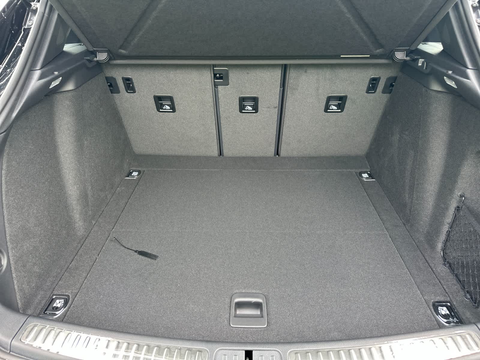 Thumbnail: 2026 Porsche Macan - 16