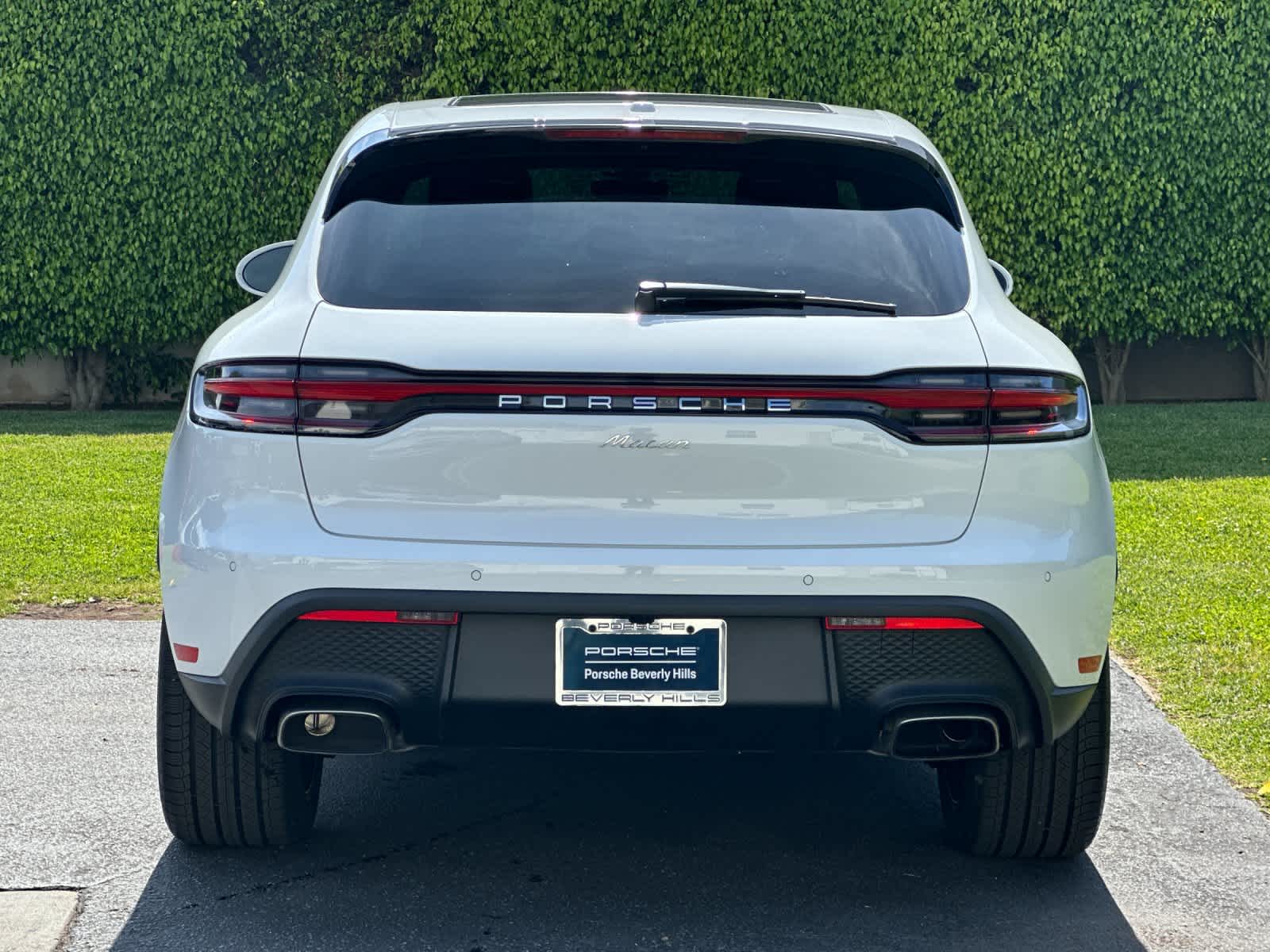 Thumbnail: 2026 Porsche Macan - 7