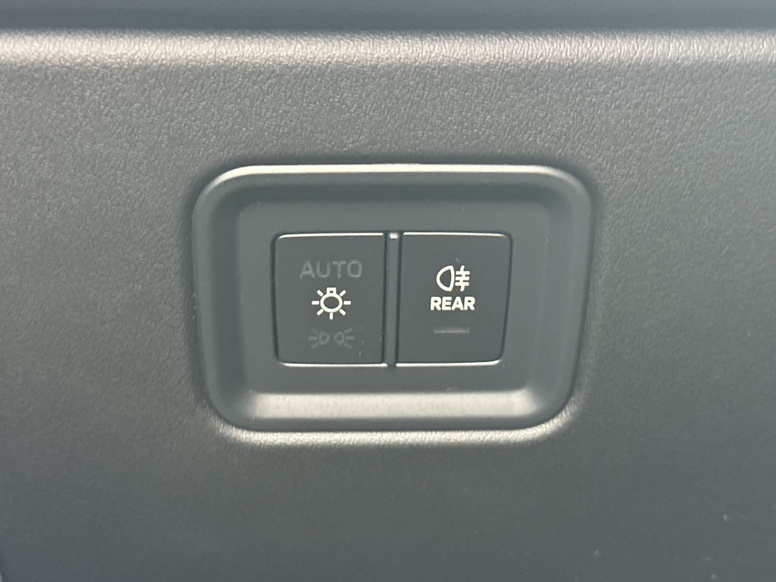 Thumbnail: 2026 Porsche Macan - 30