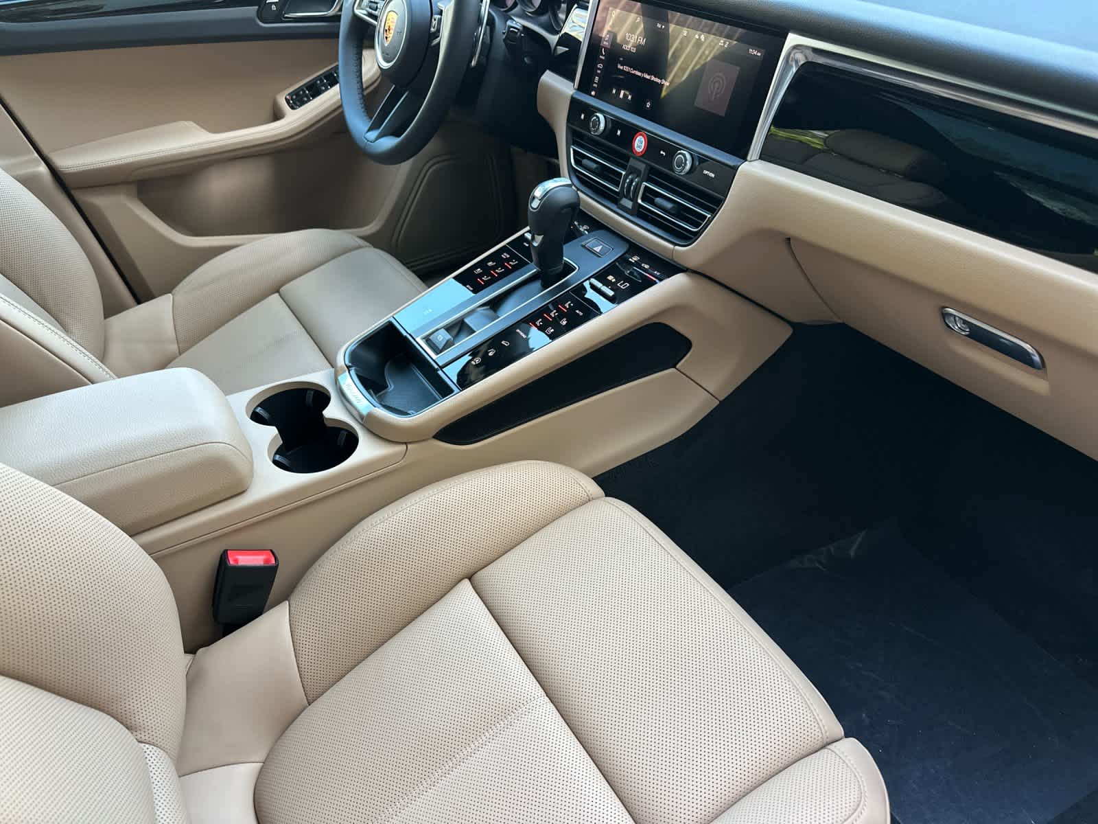 Thumbnail: 2026 Porsche Macan - 16