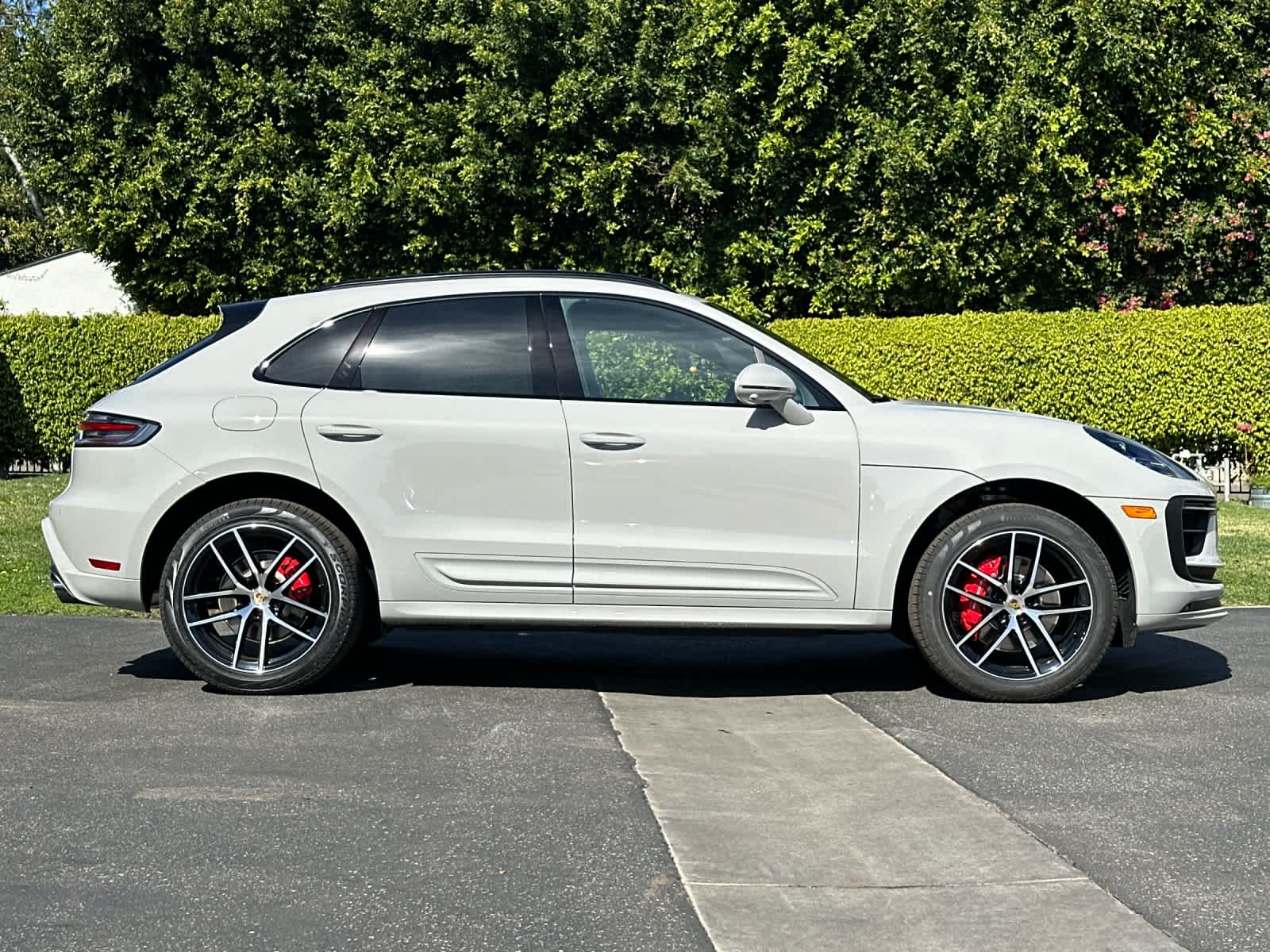 Thumbnail: 2026 Porsche Macan - 9