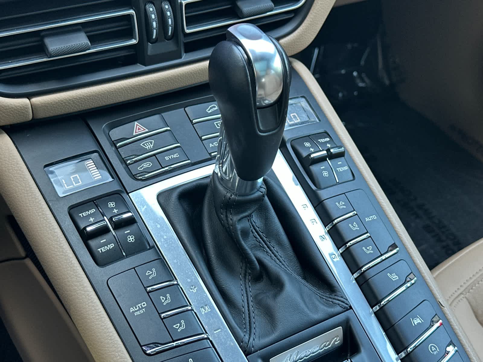 Thumbnail: 2020 Porsche Macan - 24