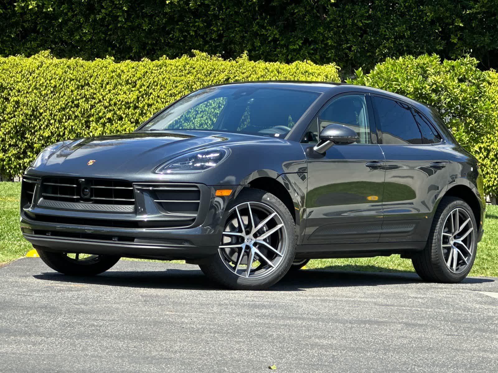 Thumbnail: 2026 Porsche Macan - 1