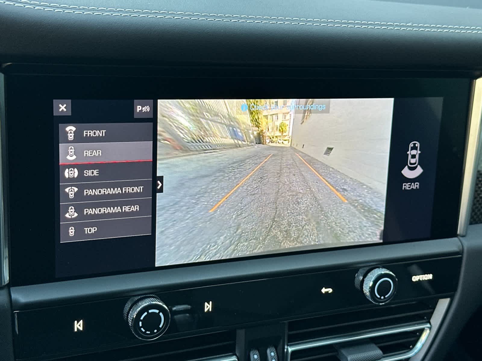 Thumbnail: 2025 Porsche Macan - 23