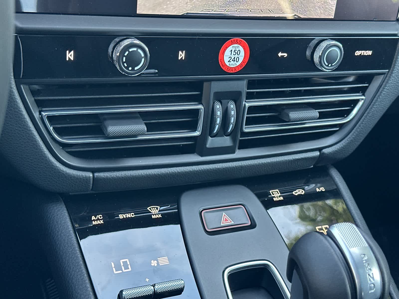 Thumbnail: 2026 Porsche Macan - 23