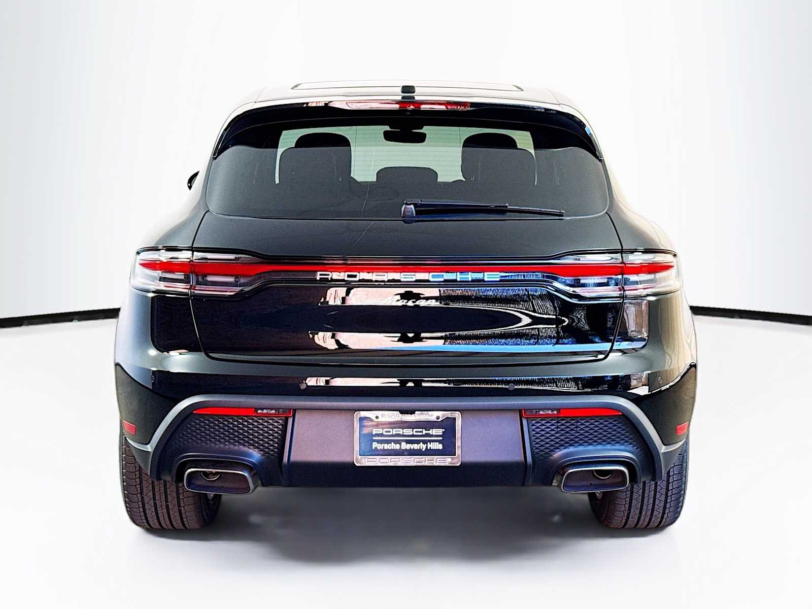 Thumbnail: 2026 Porsche Macan - 10