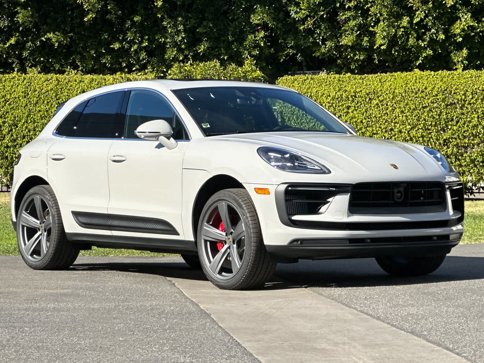 Thumbnail: 2026 Porsche Macan - 10