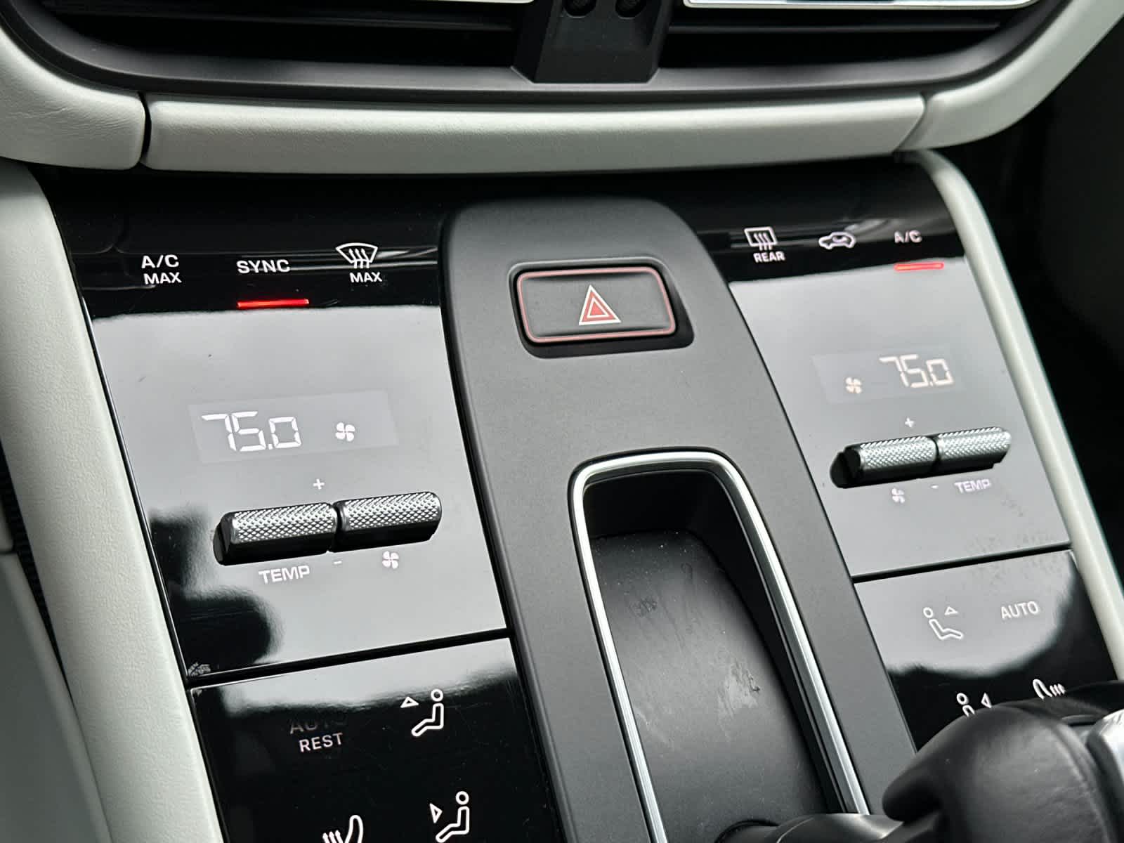 Thumbnail: 2023 Porsche Macan - 22