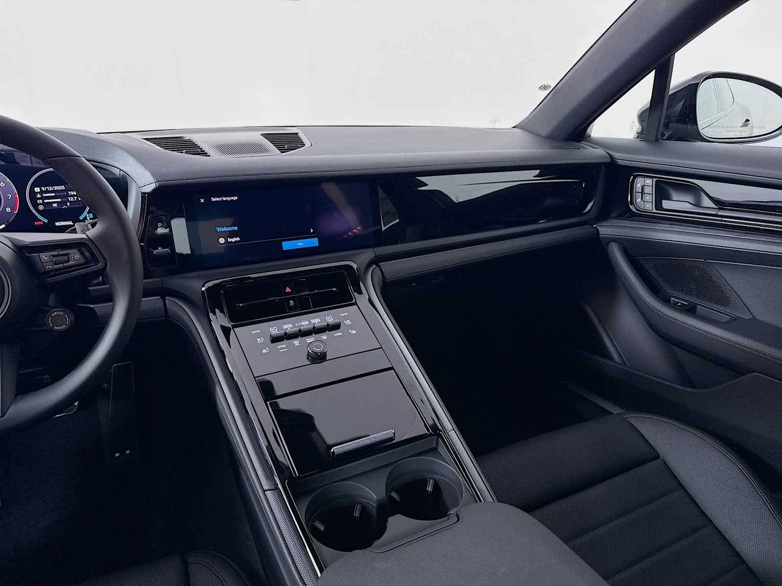 Thumbnail: 2025 Porsche Panamera - 19