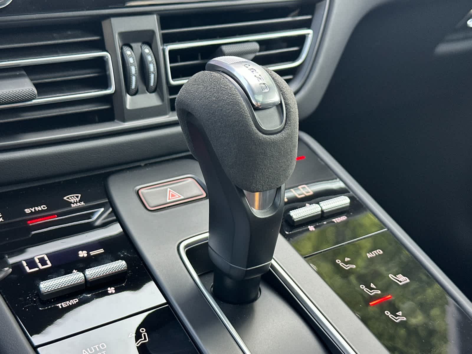 Thumbnail: 2026 Porsche Macan - 25