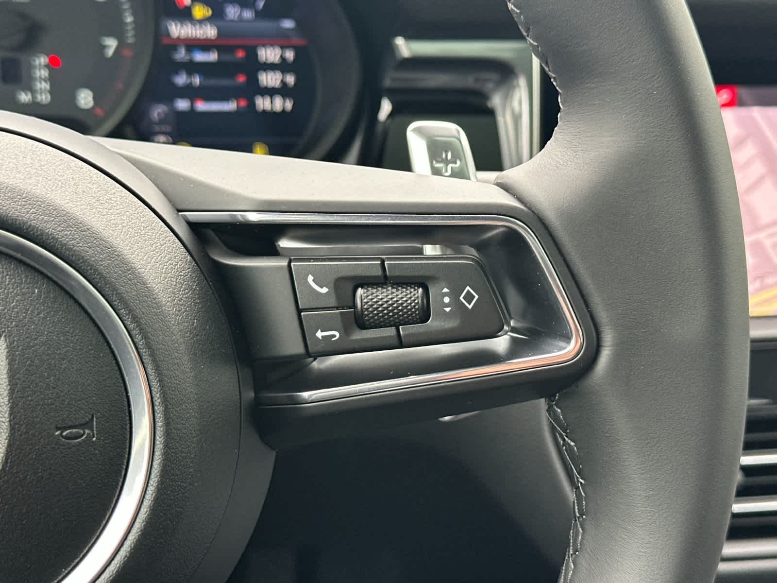 Thumbnail: 2026 Porsche Macan - 27