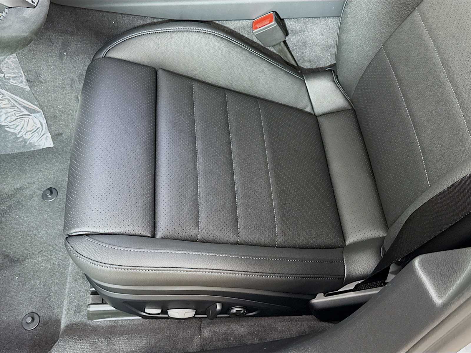 Thumbnail: 2026 Porsche Panamera - 15