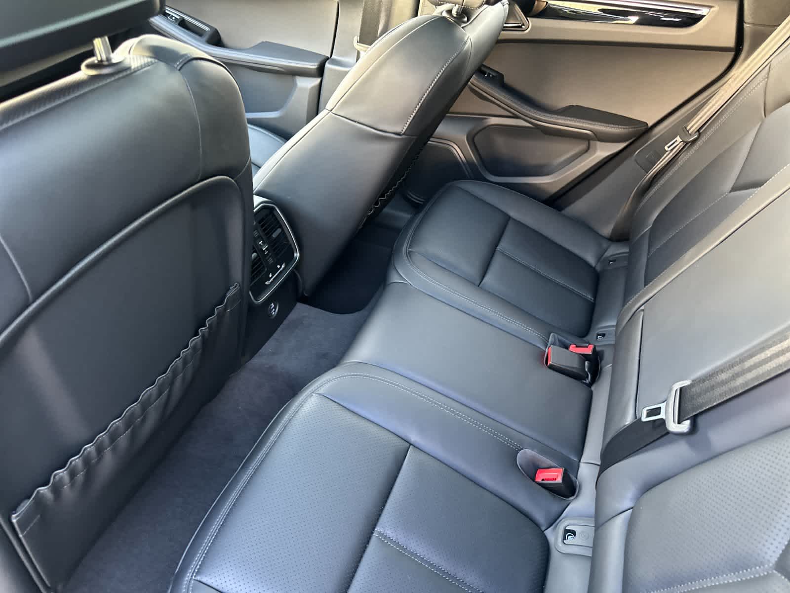 Thumbnail: 2026 Porsche Macan - 13