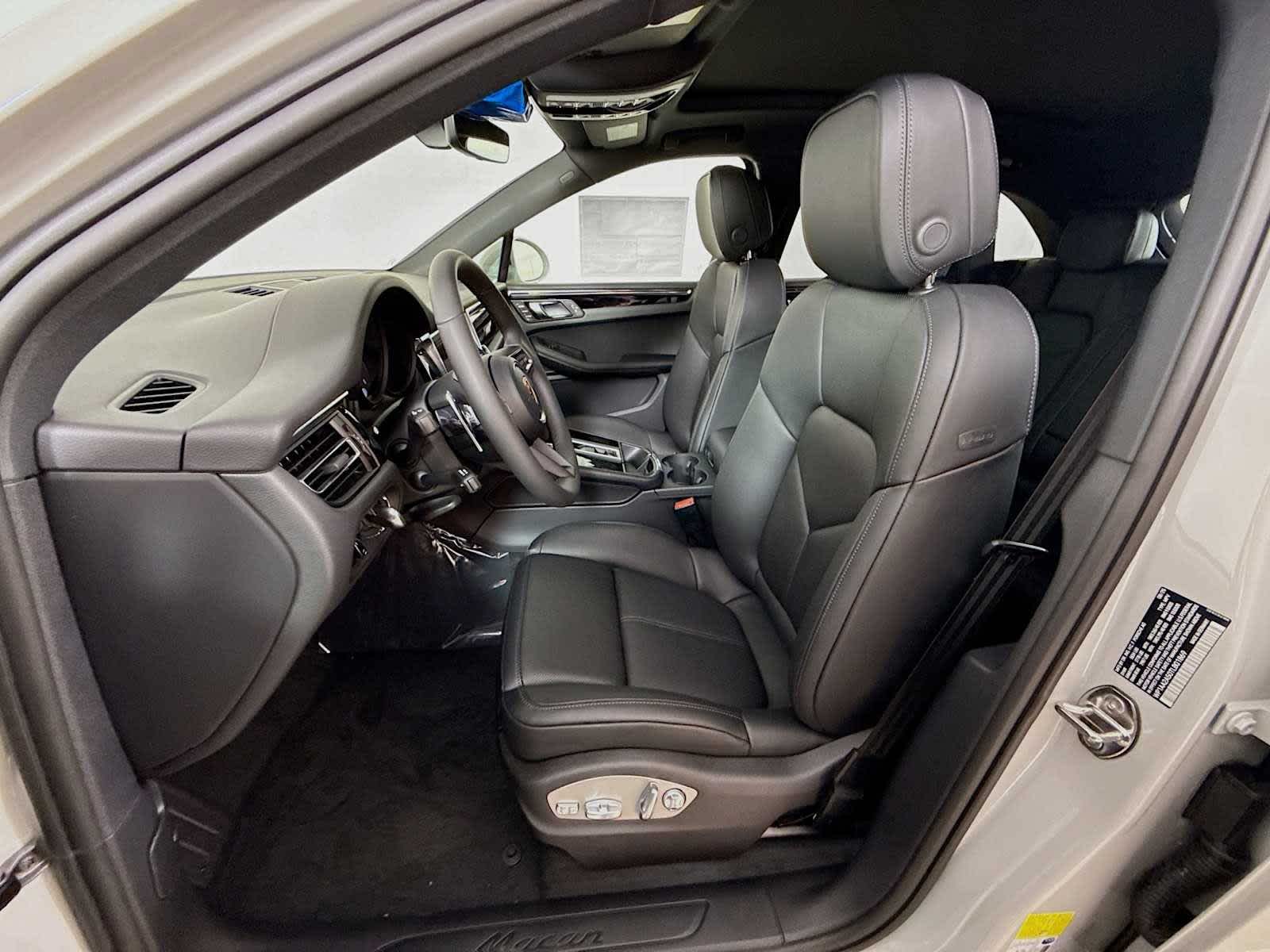 Thumbnail: 2026 Porsche Macan - 5