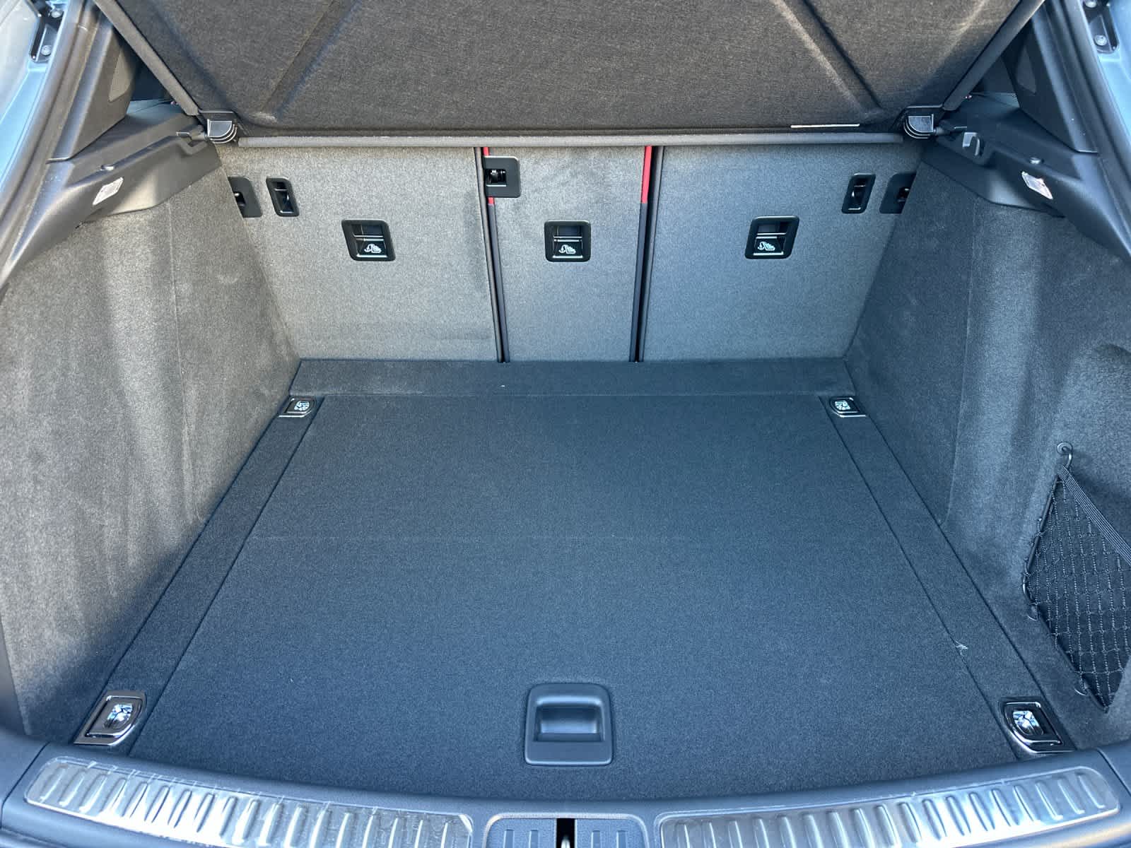 Thumbnail: 2026 Porsche Macan - 16