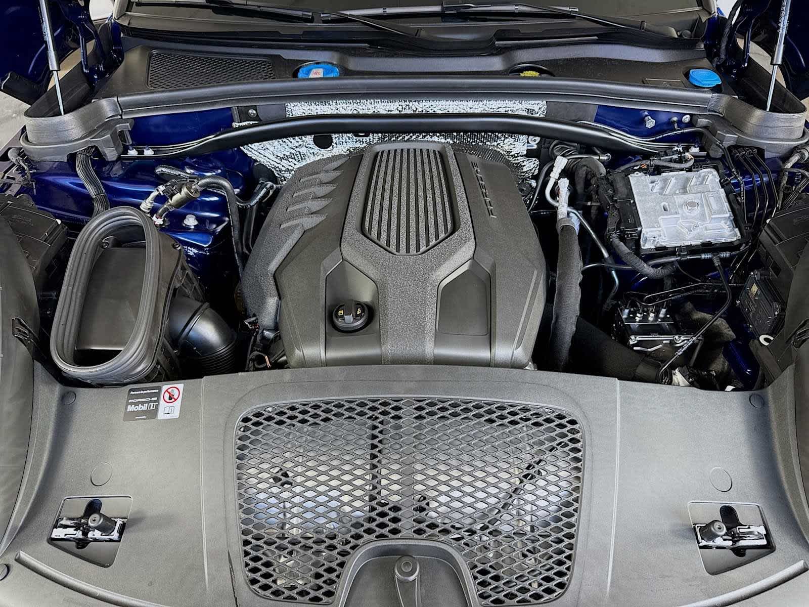 Thumbnail: 2026 Porsche Macan - 23