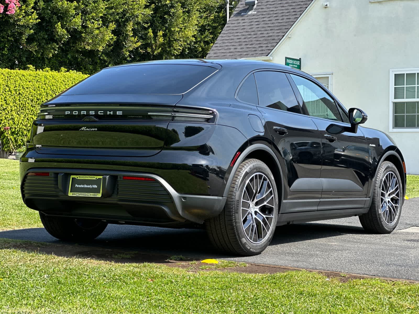 Thumbnail: 2026 Porsche Macan - 8