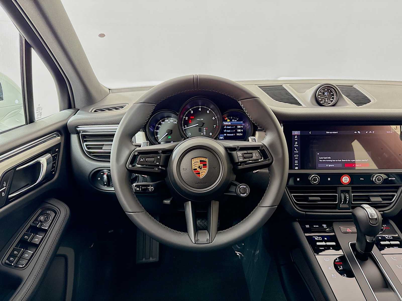 Thumbnail: 2026 Porsche Macan - 18