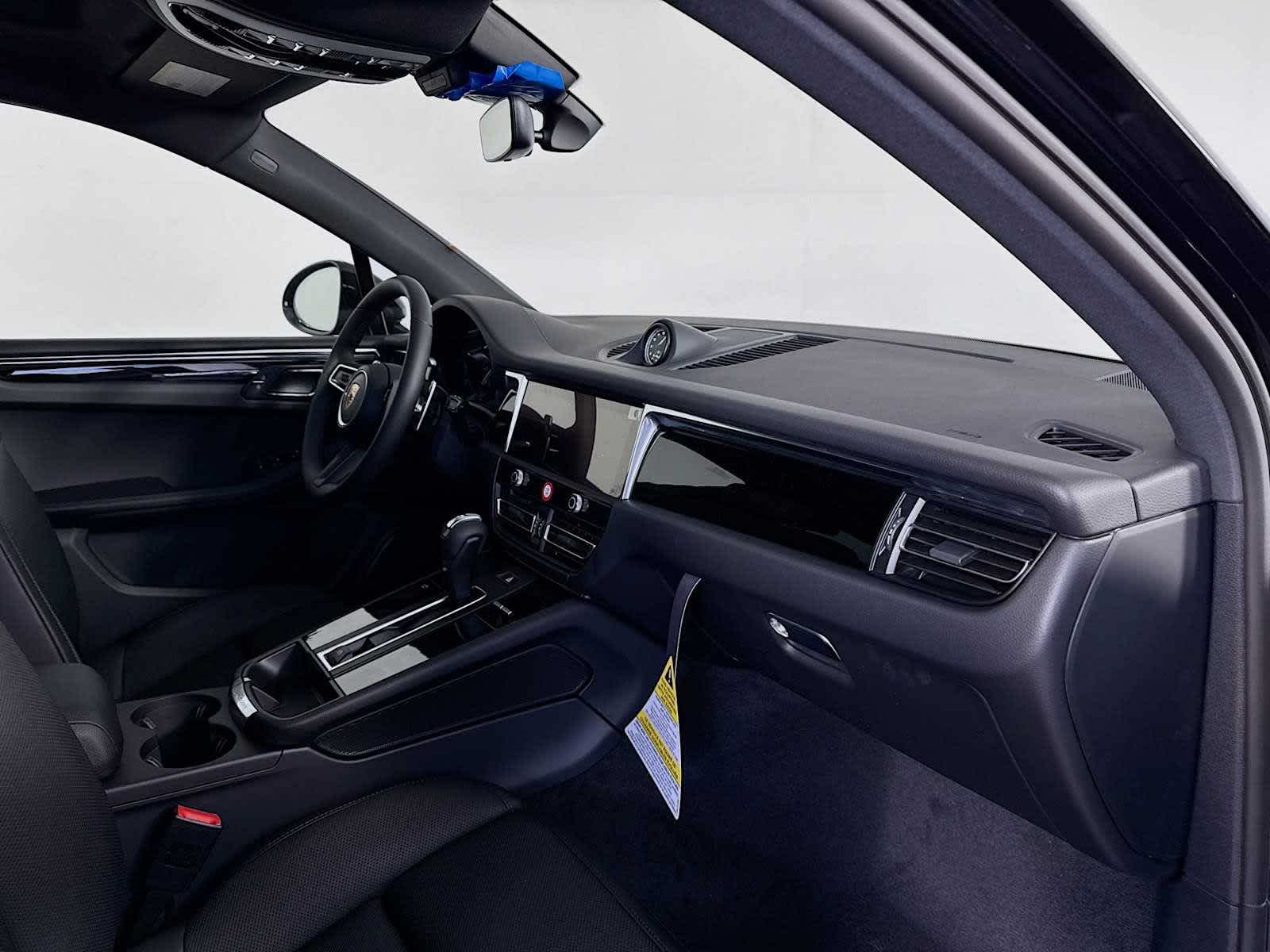 Thumbnail: 2026 Porsche Macan - 22