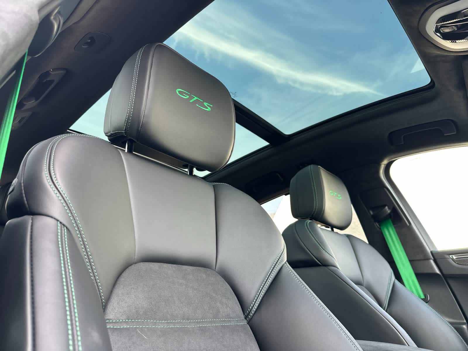 Thumbnail: 2026 Porsche Macan - 18