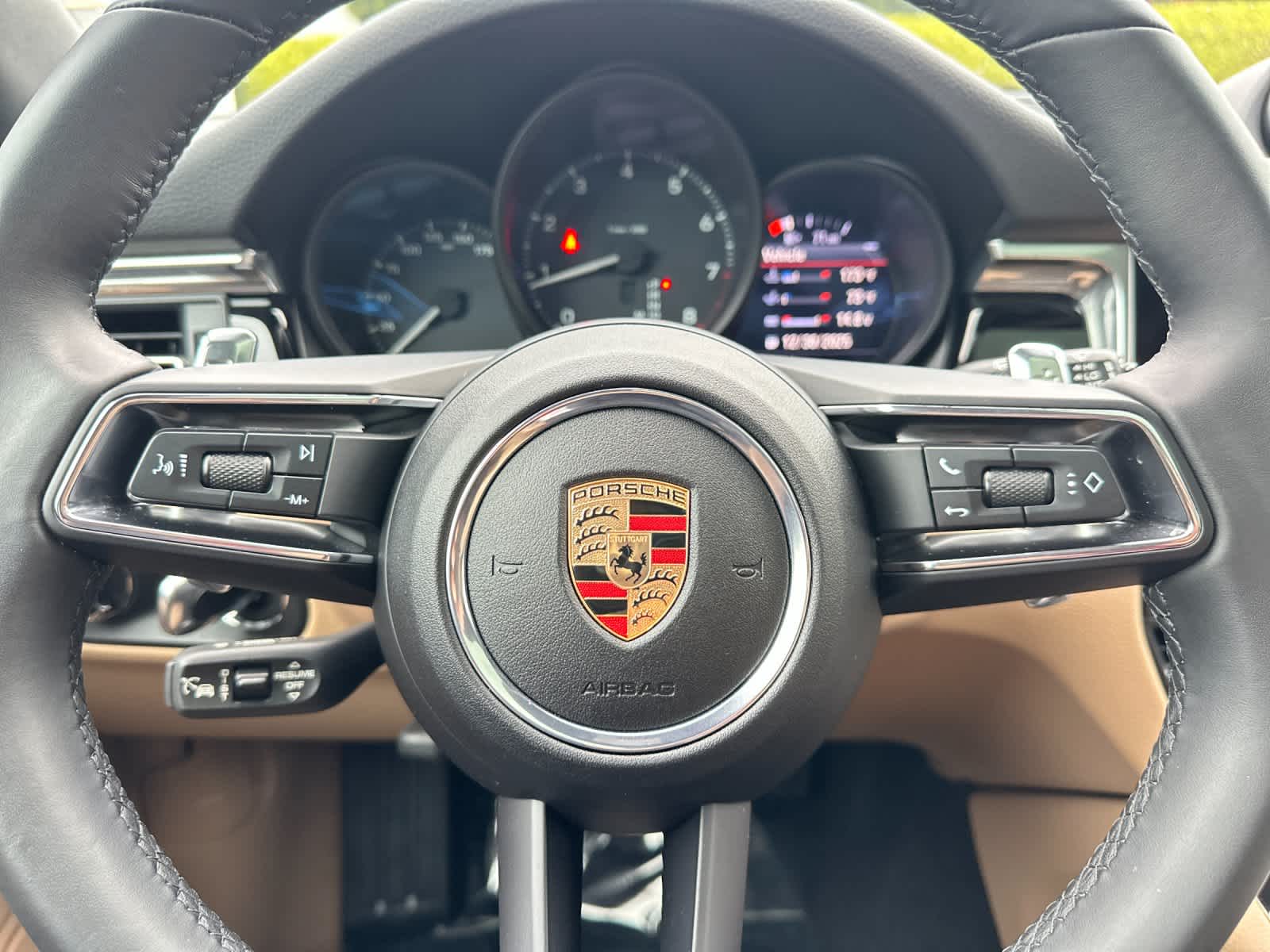 Thumbnail: 2025 Porsche Macan - 25