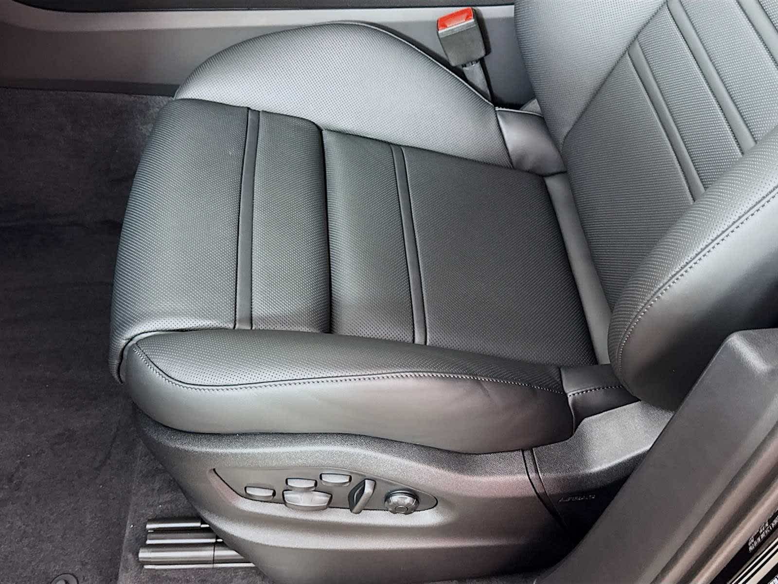 Thumbnail: 2026 Porsche Cayenne - 15