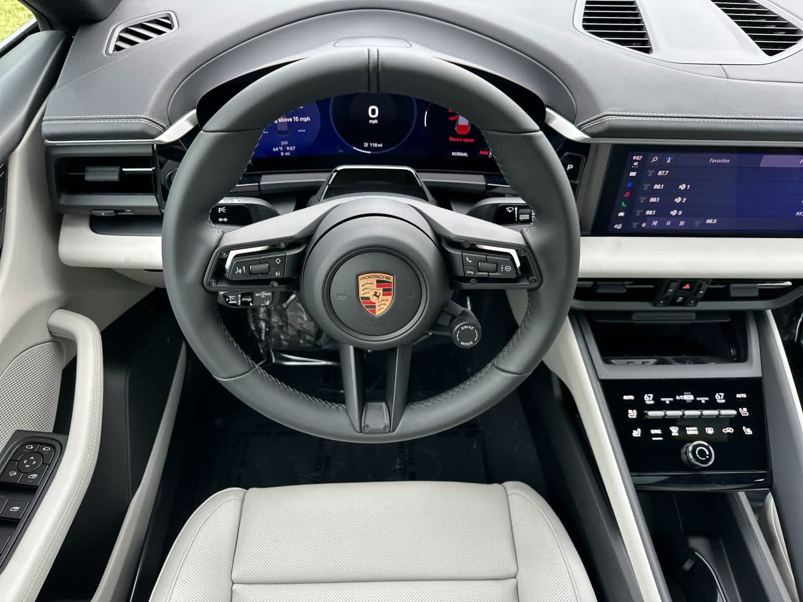 Thumbnail: 2026 Porsche Macan - 15