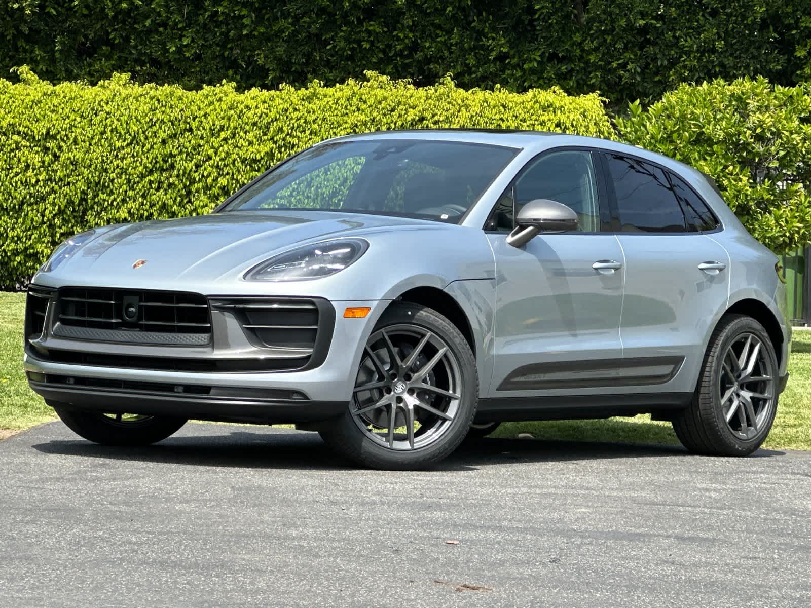 Thumbnail: 2026 Porsche Macan - 1