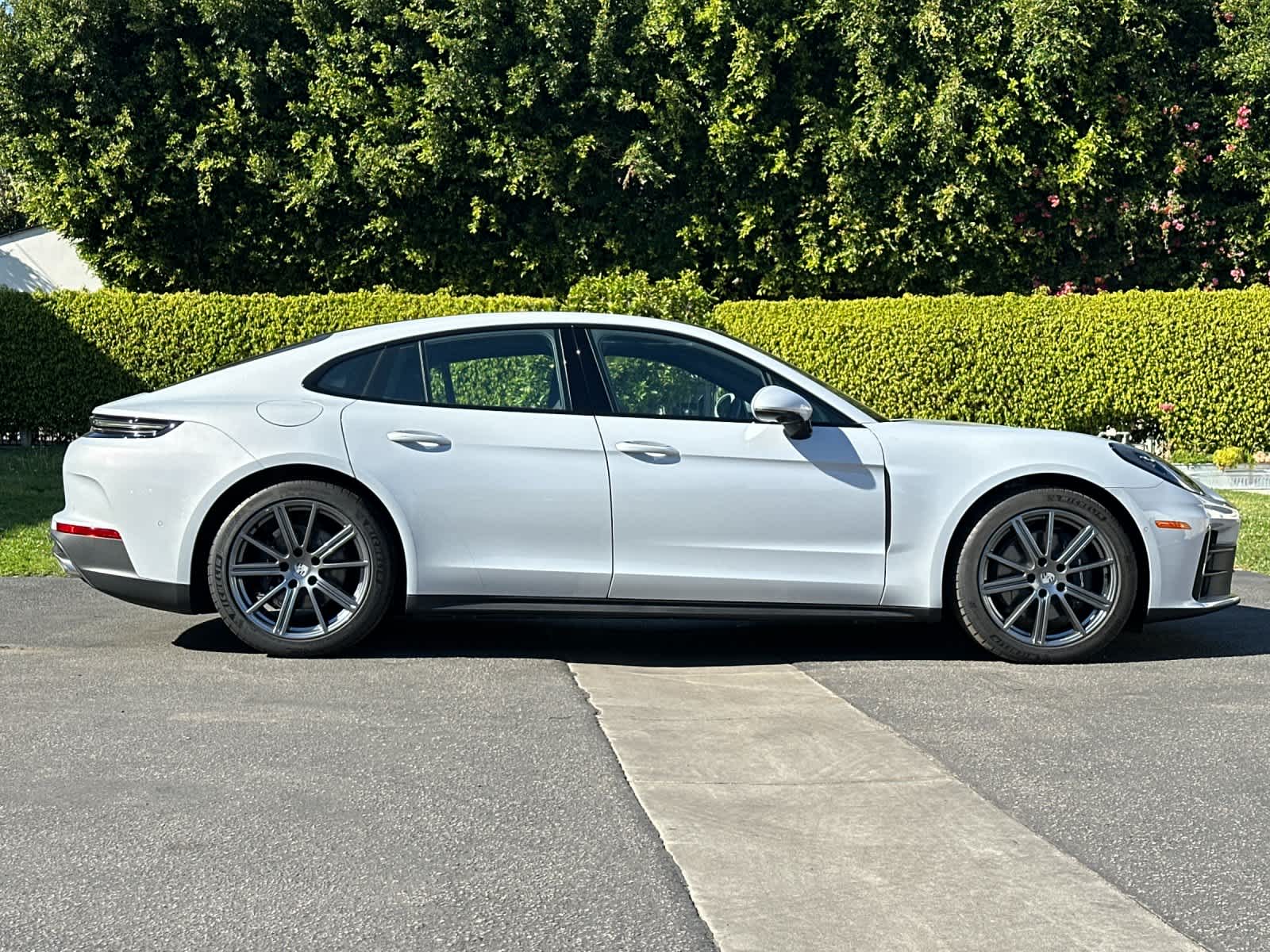 Thumbnail: 2026 Porsche Panamera - 9