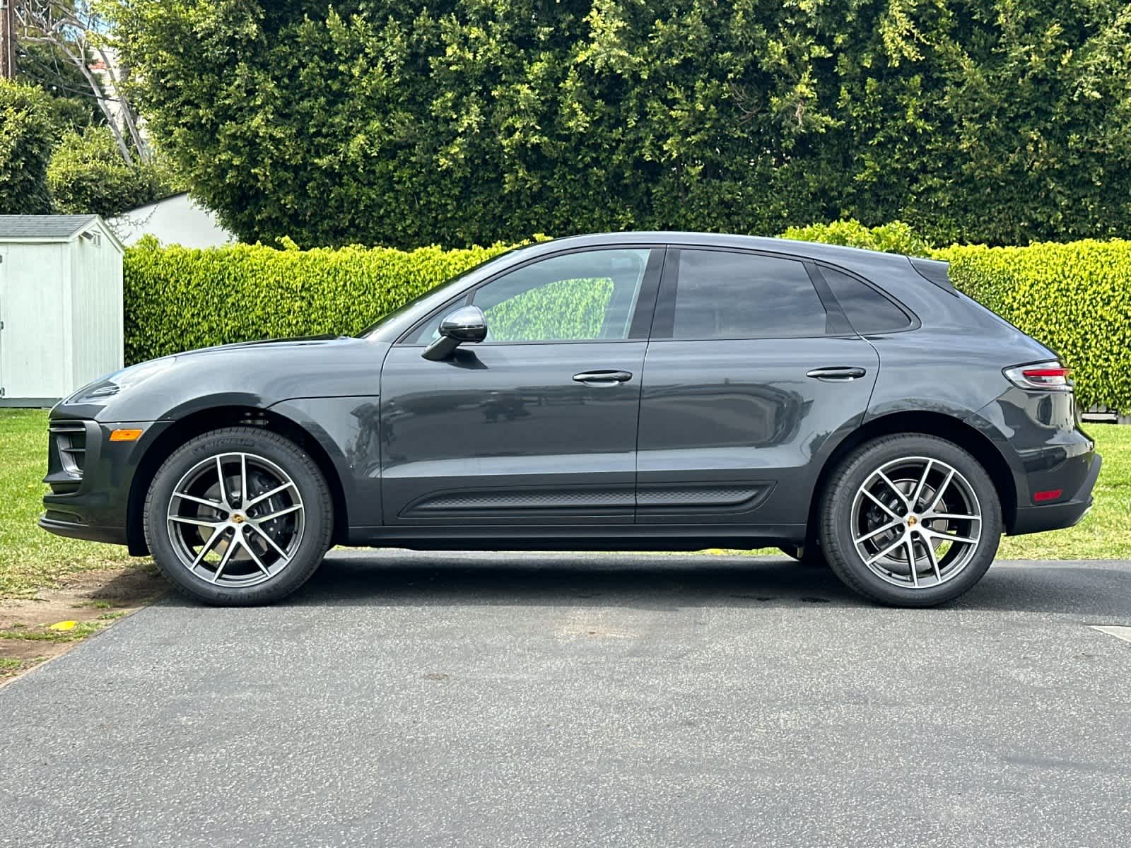 Thumbnail: 2026 Porsche Macan - 2