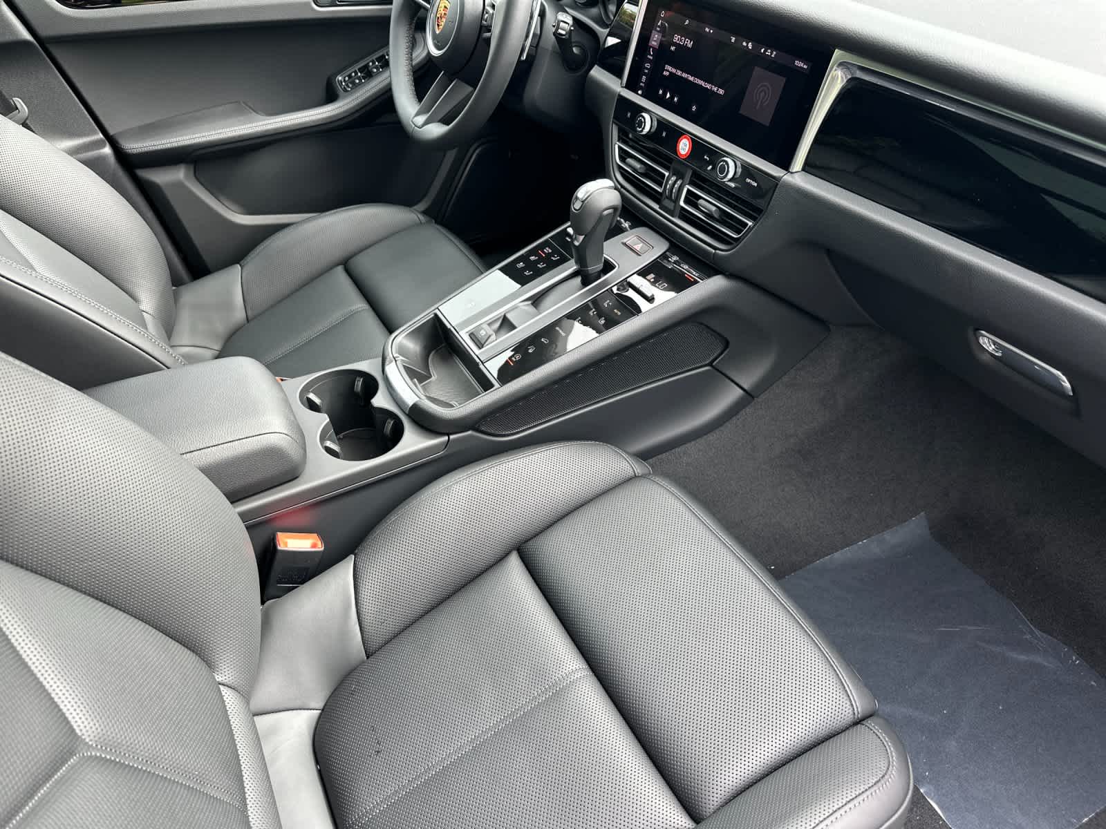 Thumbnail: 2026 Porsche Macan - 17