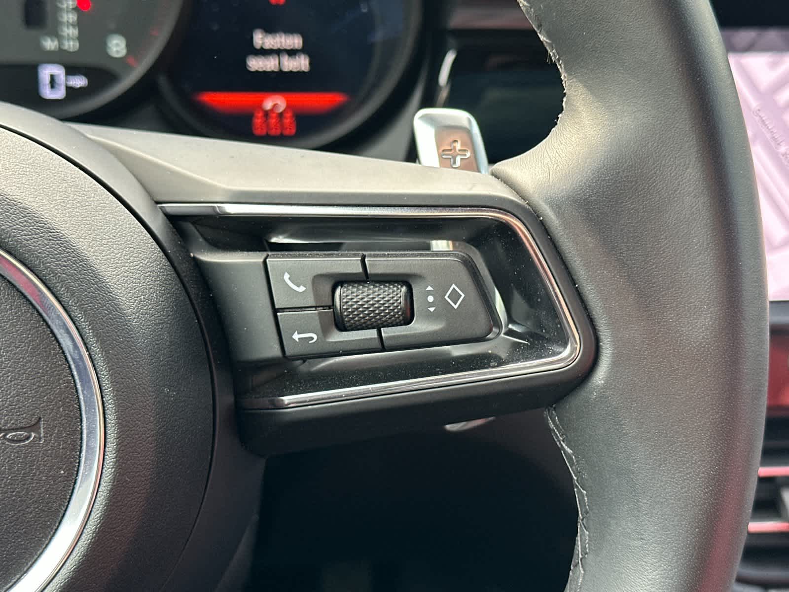 Thumbnail: 2025 Porsche Macan - 29