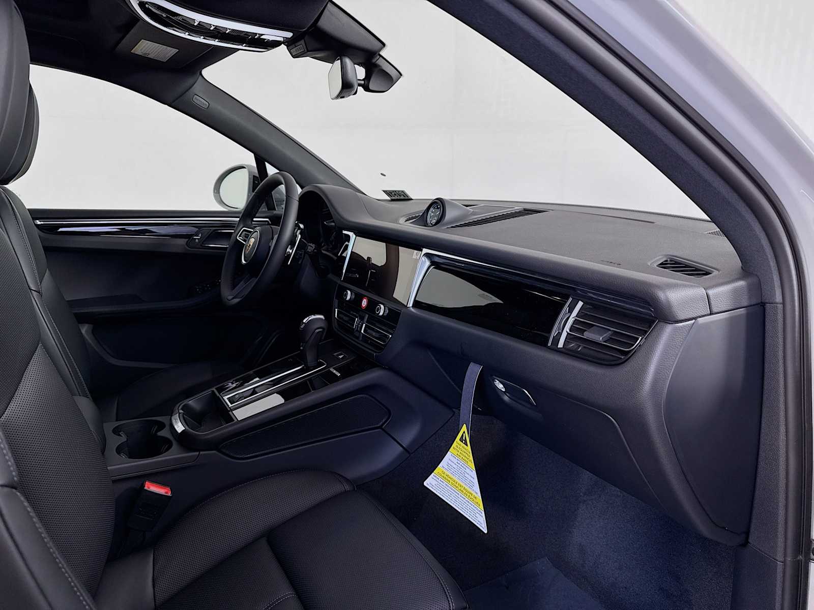 Thumbnail: 2026 Porsche Macan - 22