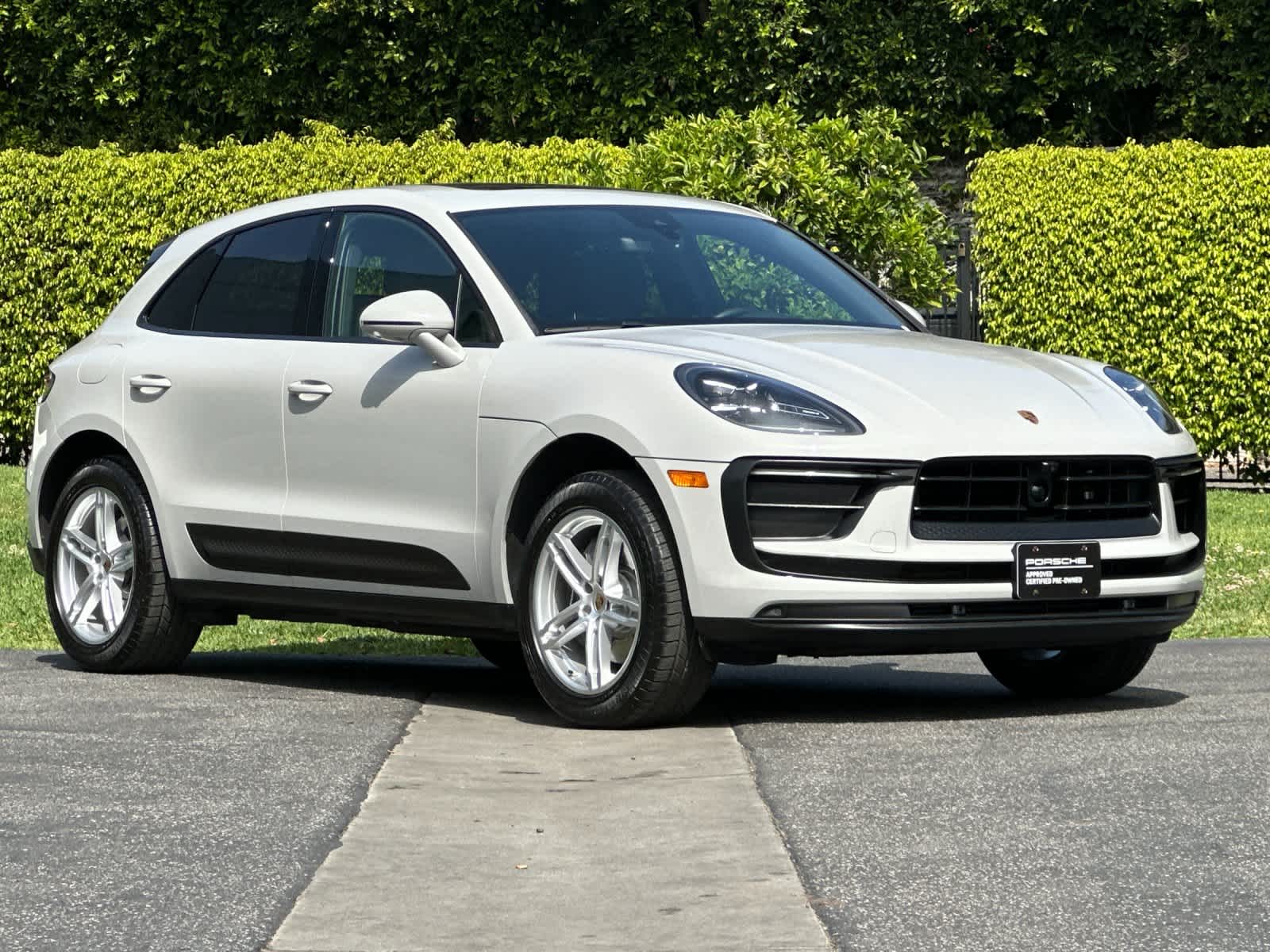 Thumbnail: 2023 Porsche Macan - 9