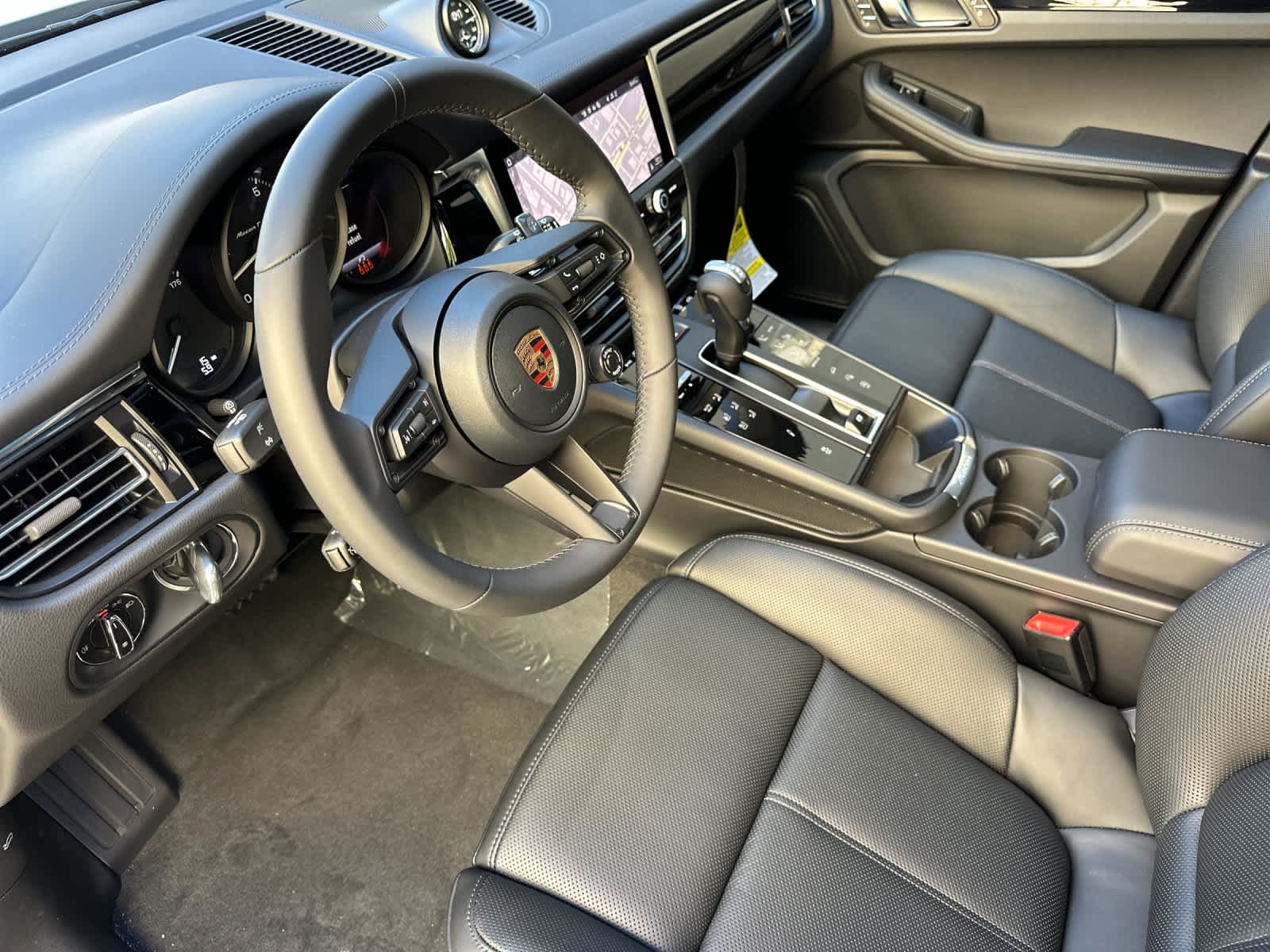 Thumbnail: 2026 Porsche Macan - 4