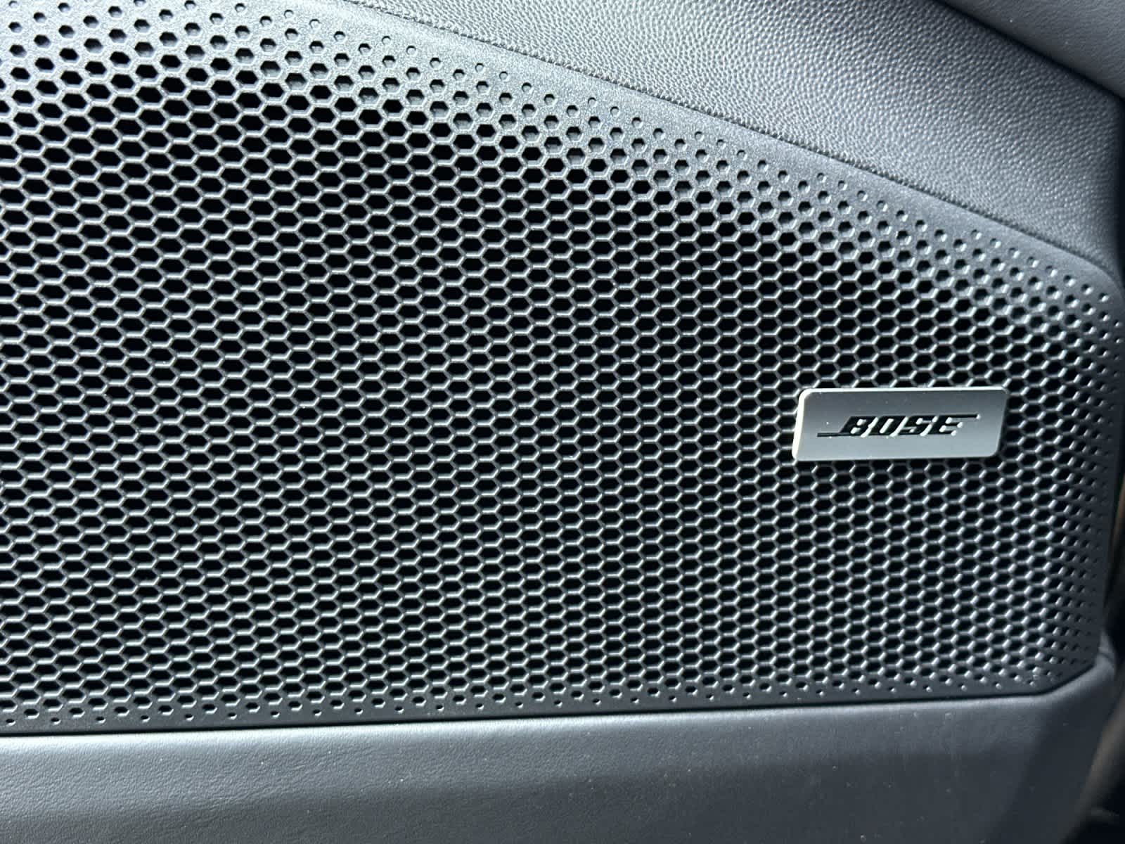 Thumbnail: 2026 Porsche Macan - 20