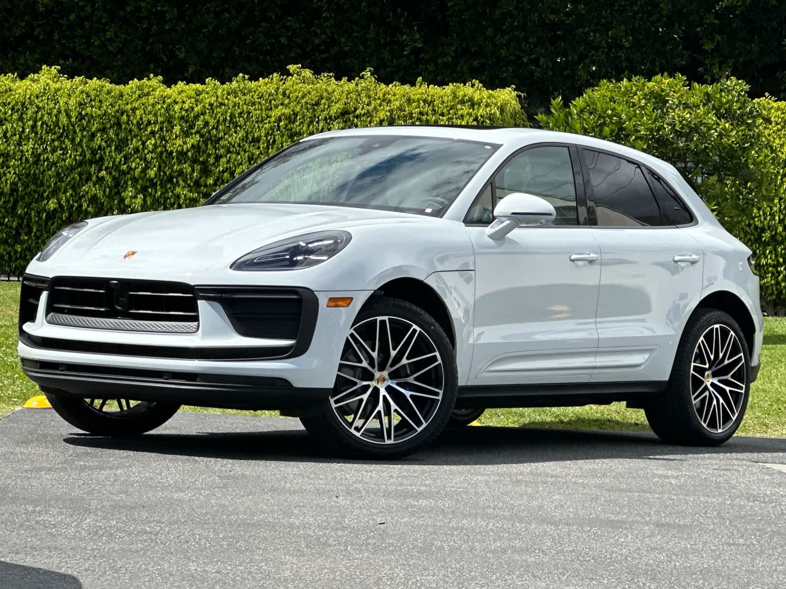 Thumbnail: 2026 Porsche Macan - 1