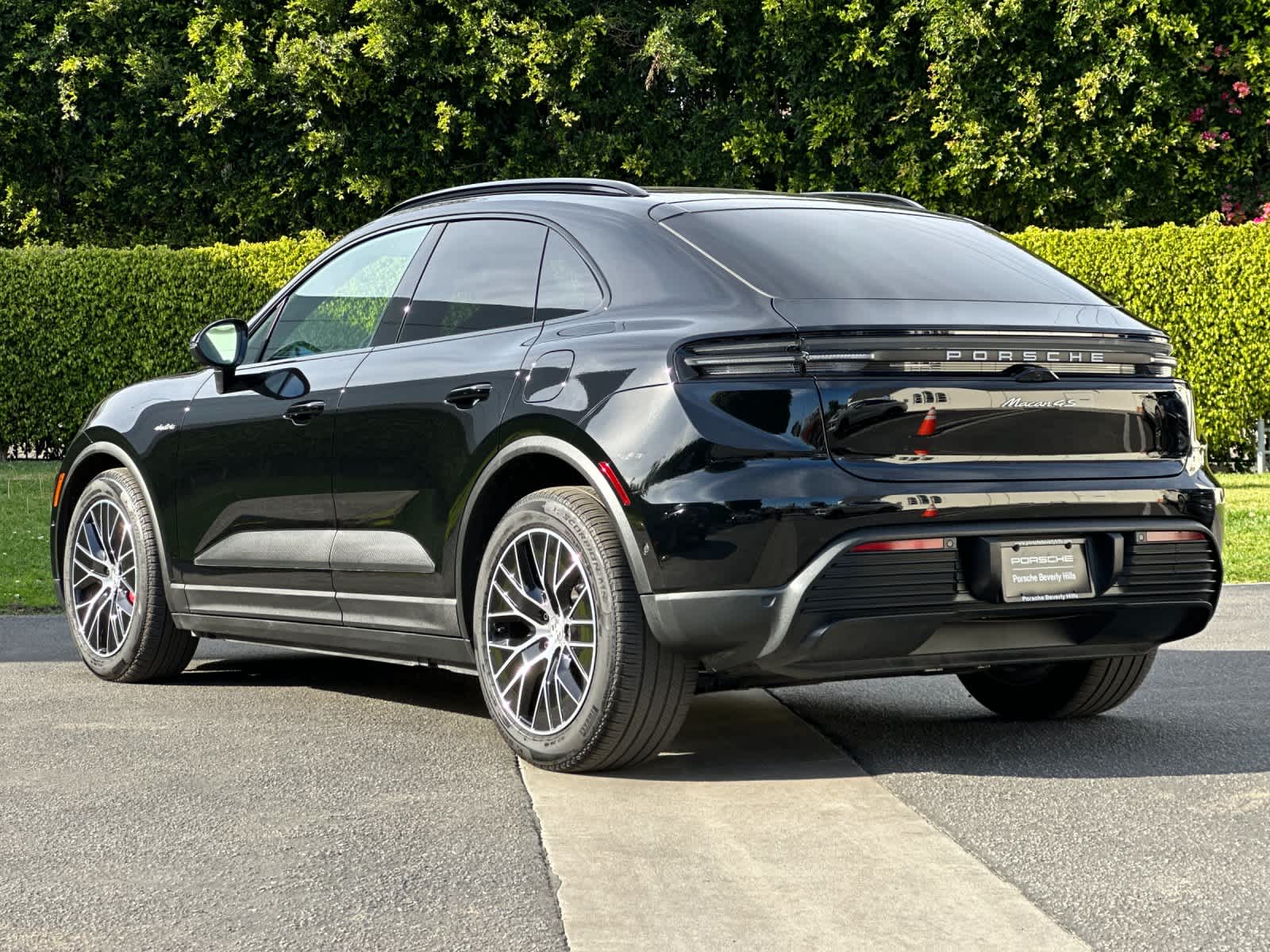 Thumbnail: 2025 Porsche Macan - 3