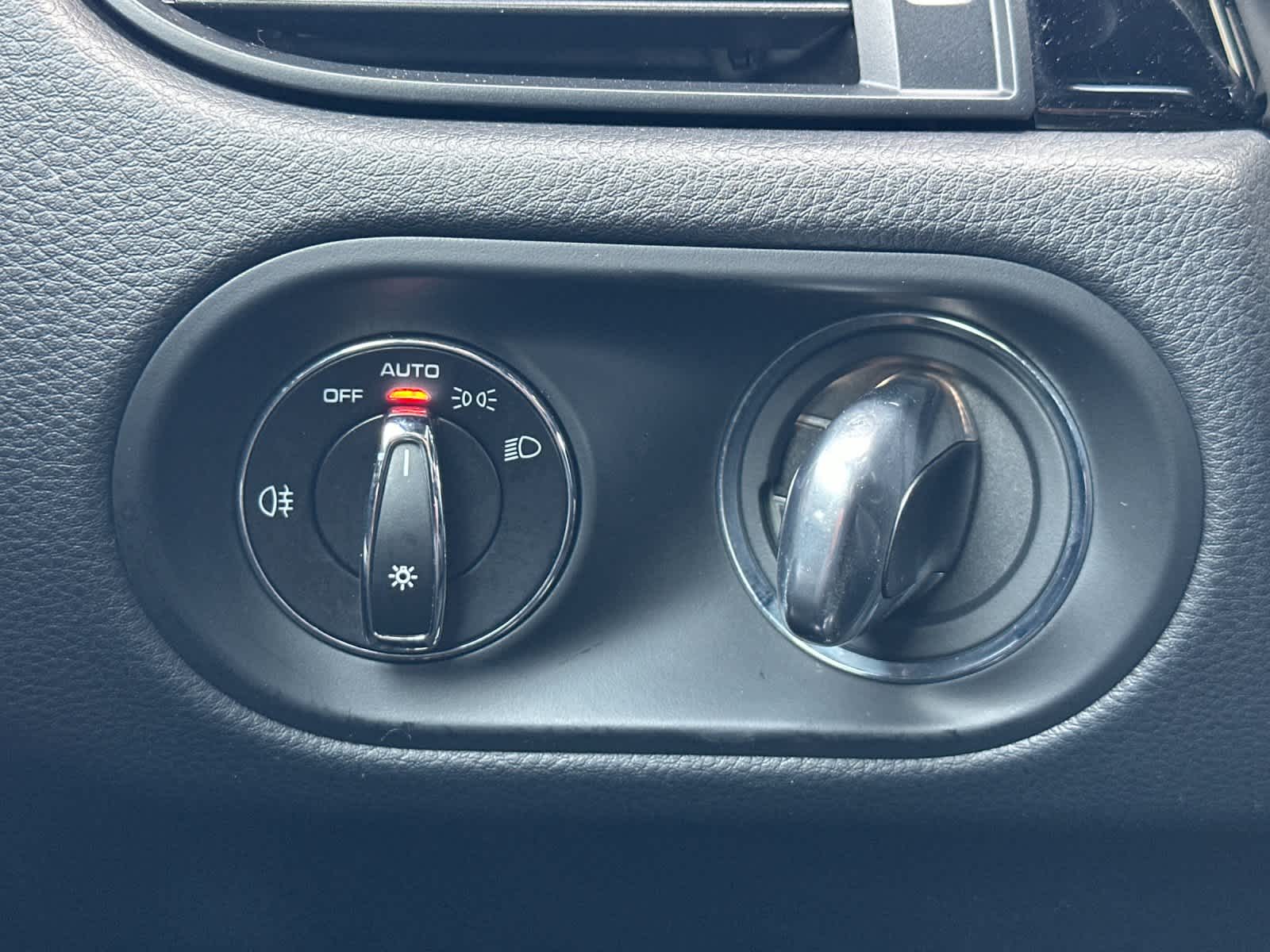 Thumbnail: 2025 Porsche Macan - 29