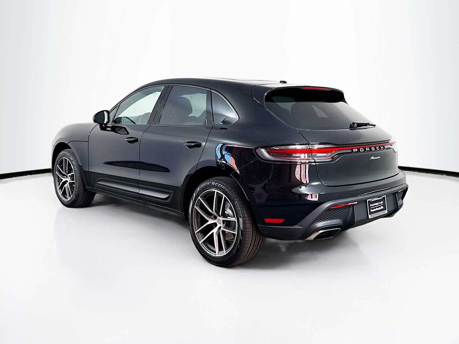 Thumbnail: 2026 Porsche Macan - 3