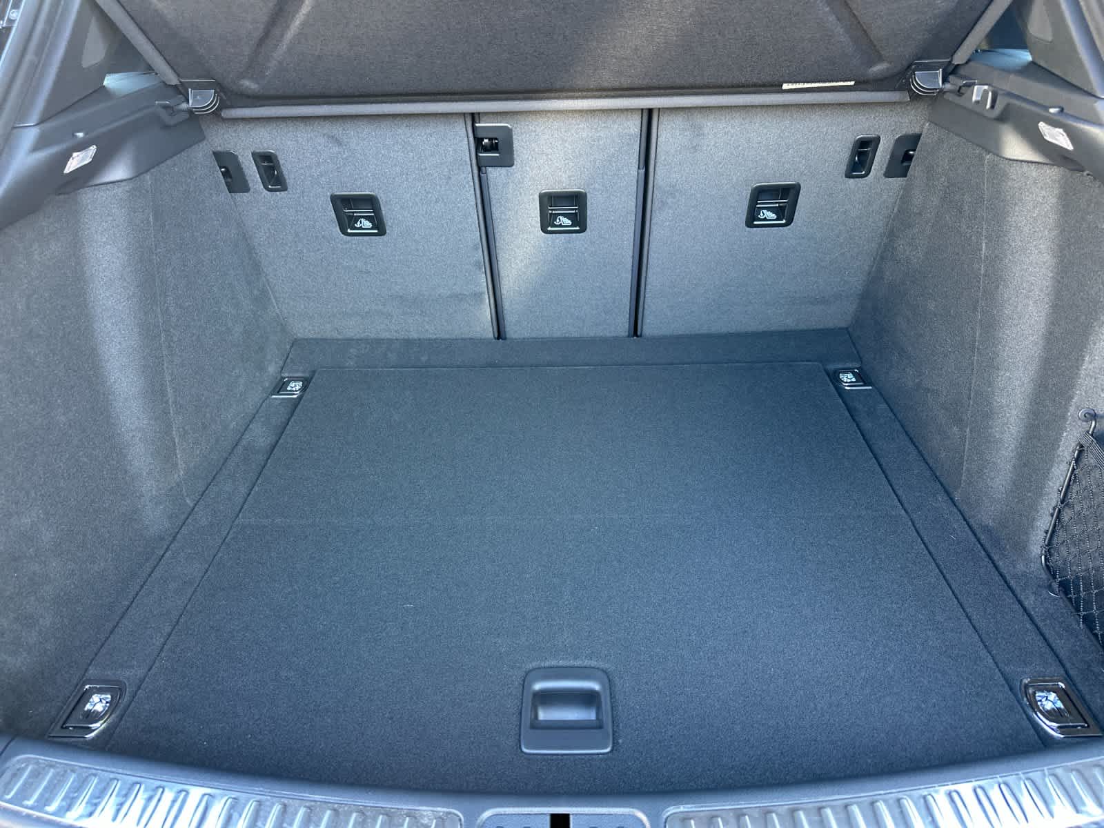 Thumbnail: 2026 Porsche Macan - 16