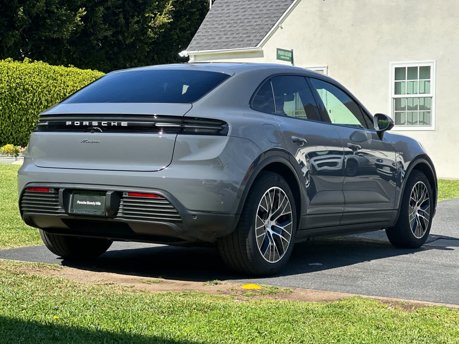 Thumbnail: 2026 Porsche Macan - 8